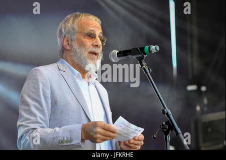 London, UK.  2 July 2017.  Yusuf Islam (formerly known as Cat Stevens) gives a speech.  People celebrate the EID Festival in Trafalgar Square, an event hosted by The Mayor of London.  The Mayor's festival takes place in the square one week after the end of Ramadan and includes a variety of stage performances and cultural activities.   Credit: Stephen Chung / Alamy Live News Stock Photo