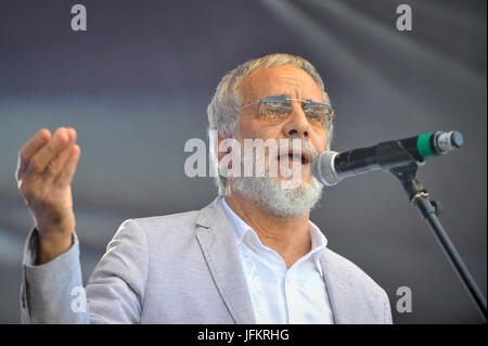 London, UK.  2 July 2017.  Yusuf Islam (formerly known as Cat Stevens) gives a speech.  People celebrate the EID Festival in Trafalgar Square, an event hosted by The Mayor of London.  The Mayor's festival takes place in the square one week after the end of Ramadan and includes a variety of stage performances and cultural activities.   Credit: Stephen Chung / Alamy Live News Stock Photo