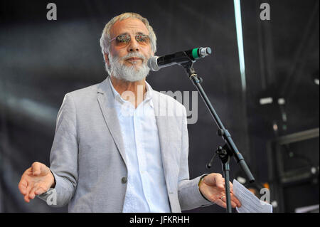 London, UK.  2 July 2017.  Yusuf Islam (formerly known as Cat Stevens) gives a speech.  People celebrate the EID Festival in Trafalgar Square, an event hosted by The Mayor of London.  The Mayor's festival takes place in the square one week after the end of Ramadan and includes a variety of stage performances and cultural activities.   Credit: Stephen Chung / Alamy Live News Stock Photo