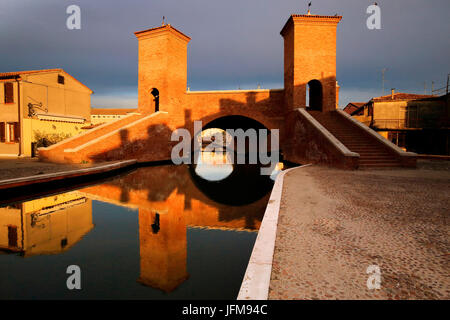 Trepponti bridge, Comacchio, Ferrara district, Emilia Romagna, Italy Stock Photo