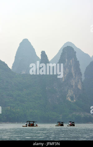 China, Guangxi Province, Guilin Region, Karst Mountain Landscape and Li River around Yangshuo Stock Photo