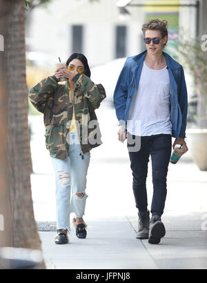 By the looks of her smize Vanessa Hudgens seems to be happy that Austin ...