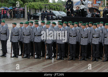 Speyer, Germany. 01st July, 2017. Soldiers from the German army stand as guard of honour. A funeral mass for the former German Chancellor Helmut Kohl was held in the Cathedral of Speyer. it was attended by over 1000 invited guests and several thousand people followed the mass outside the Cathedral. Credit: Michael Debets/Pacific Press/Alamy Live News Stock Photo
