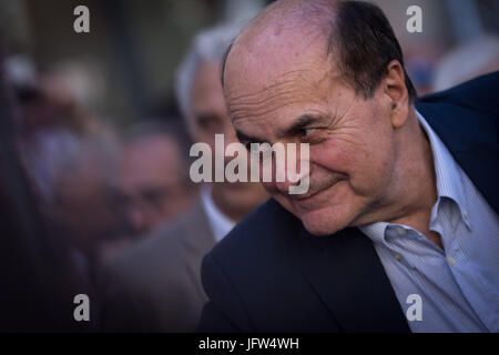 Rome, Italy. 01st July, 2017. Pierluigi Bersani during demonstration held by the group 'Insieme' (Together), a new coalition of left-center parties in central Rome. The goal of the coalition 'Insieme' is to build dialogue, autonomous from Democratic Party leader Matteo Renzi, but also to speak with the electors and to give the progressive electorate a reference. Credit: Andrea Ronchini/PacificPress/Alamy Live News