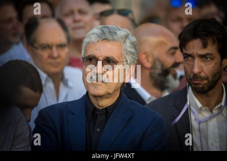 Rome, Italy. 01st July, 2017. Massimo D'Alema during demonstration held by the group 'Insieme' (Together), a new coalition of left-center parties in central Rome. The goal of the coalition 'Insieme' is to build dialogue, autonomous from Democratic Party leader Matteo Renzi, but also to speak with the electors and to give the progressive electorate a reference. Credit: Andrea Ronchini/PacificPress/Alamy Live News