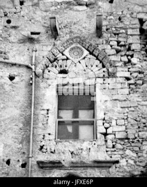 Bifora del Castello dei Conti di Modica 28196729 Stock Photo