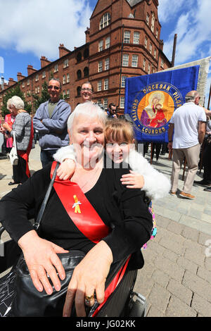 Manchester, UK. 2nd July, 2017. . A Grandmother and Granddaughter at the Madonna del Rosario procession  Manchester,2nd July, 2017  Credit: Barbara Cook/Alamy Live News Stock Photo