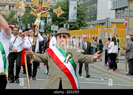 Manchester, UK. 2nd July, 2017. . An Italian man poses for the photographer in  Manchester,2nd July, 2017  Credit: Barbara Cook/Alamy Live News Stock Photo