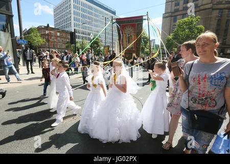 Manchester, UK. 2nd July, 2017. . Children walk with the  Madonna del Rosario procession through  Manchester,2nd July, 2017  Credit: Barbara Cook/Alamy Live News Stock Photo
