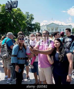 Washington, DC, USA. 02nd July, 2017. Tourists snap selfies and pose for photos in front of the White House. Credit: Brian Cahn/ZUMA Wire/Alamy Live News Stock Photo