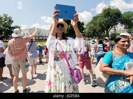 Washington, DC, USA. 02nd July, 2017. Tourists snap selfies and pose for photos in front of the White House. Credit: Brian Cahn/ZUMA Wire/Alamy Live News Stock Photo