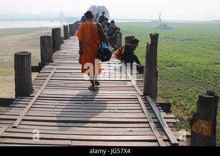 U Being is the oldest and longest teak wood bridge in the world Stock ...