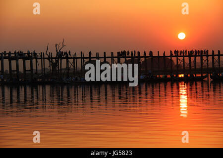 U Being is the oldest and longest teak wood bridge in the world Stock ...