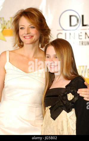 (L-R) Jodie Foster Abigail Breslin arrives ShoWest awards ceremony held Paris Las Vegas during ShoWest,official convention National Association Theatre Owners,March 13,2008 Las Vegas,Nevada. Stock Photo