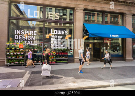 A Lowe's urban-oriented home improvement store in New York on Tuesday, June 27, 2017. Lowe's Companies shares have dropped 3.7% since their earnings report last month, which missed analysts' expectations. Lowe's is the second-largest home improvement chain after Home Depot. (© Richard B. Levine) Stock Photo