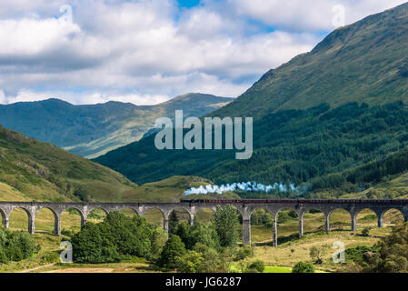 The Jacobite train over Glenfinnan viaduct (Hogwarts Express) Stock Photo