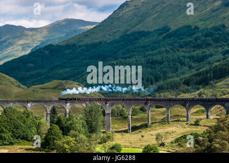 The Jacobite train over Glenfinnan viaduct (Hogwarts Express) Stock Photo