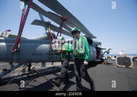 Haifa, Israel. 3rd July, 2017. Crew members are seen on board U.S. aircraft carrier USS George H.W. Bush during its visit to Israel's Haifa port, on July 3, 2017. Credit: Xinhua/Alamy Live News Stock Photo