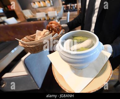 ARCHIVE - The luxurious VIP Lounge of the airport offers a calm, exclusive environment without screaming children and stressful common people in Frankfurt am Main, Germany, 29 May 2017. Comfortable lounge seats, a glass of champagne, a wide array of newspapers - these are the things that money can buy. Half a year ago the new VIP lounge was opened in the secured area of the airport. Photo: Arne Dedert/dpa Stock Photo