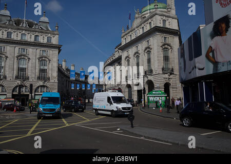 London, UK. 4th July, 2017. Blue Skies over Piccadilly Circus in London Credit: Keith Larby/Alamy Live News Stock Photo