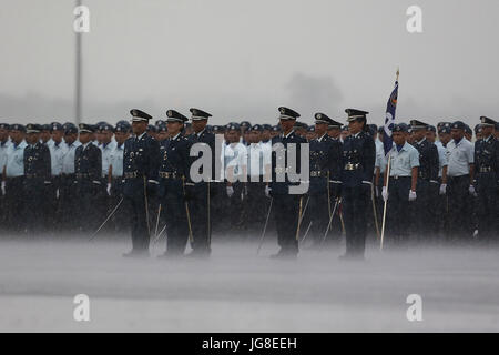 Pampanga Province, Philippines. 4th July, 2017. Members of the Philippine Air Force (PAF) brave the heavy rain during the 70th anniversary of the PAF at Clark Air Base in Pampanga Province, the Philippines, July 4, 2017. Credit: Rouelle Umali/Xinhua/Alamy Live News Stock Photo