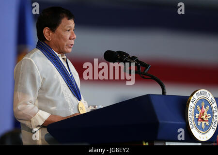 Pampanga Province, Philippines. 4th July, 2017. Philippines President Rodrigo Duterte speaks during the 70th anniversary of the Philippine Air Force (PAF) at Clark Air Base in Pampanga Province, the Philippines, July 4, 2017. Credit: Rouelle Umali/Xinhua/Alamy Live News Stock Photo