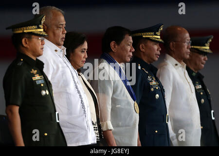 Pampanga Province, Philippines. 4th July, 2017. Philippines President Rodrigo Duterte (C) attends the 70th anniversary of the Philippine Air Force (PAF) at Clark Air Base in Pampanga Province, the Philippines, July 4, 2017. Credit: Rouelle Umali/Xinhua/Alamy Live News Stock Photo