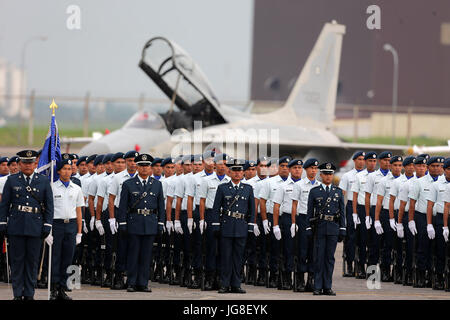 Pampanga Province, Philippines. 4th July, 2017. Members of the Philippine Air Force (PAF) stand in formation during the 70th anniversary of the PAF at Clark Air Base in Pampanga Province, the Philippines, July 4, 2017. Credit: Rouelle Umali/Xinhua/Alamy Live News Stock Photo