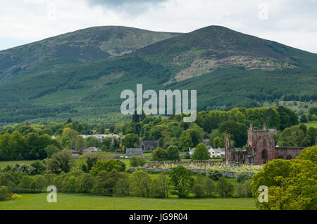 Sweetheart Abbey, New Abbey with Criffell Hill behind.  Dumfries and Galloway, Scotland Stock Photo