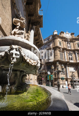 Fountain and 17th cen.  Baroque facade of the Quattro Cante crossroads on Corso Vittorio Emanuele and Via Maqueda,  central Palermo, Sicily, Italy. Stock Photo