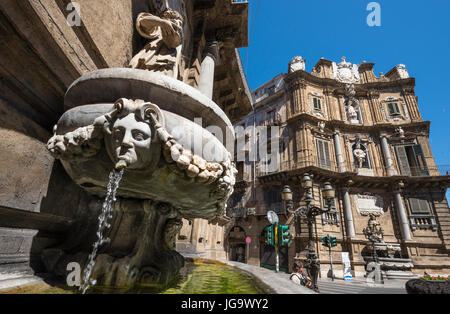 Fountain and 17th cen.  Baroque facade of the Quattro Cante crossroads on Corso Vittorio Emanuele and Via Maqueda,  central Palermo, Sicily, Italy. Stock Photo
