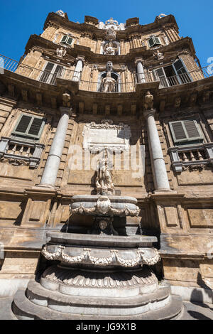 17th cen.  Baroque facade of the Quattro Cante crossroads on Corso Vittorio Emanuele and Via Maqueda,  central Palermo, Sicily, Italy. Stock Photo