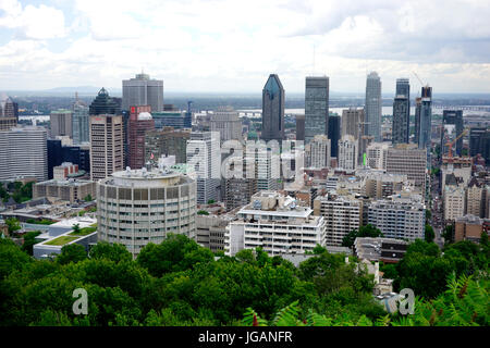 Montreal,Canada,4 July,2017.View of downtown Montreal from the Lookout on Mount-Royal park.Credit:Mario Beauregard/Alamy Live News Stock Photo