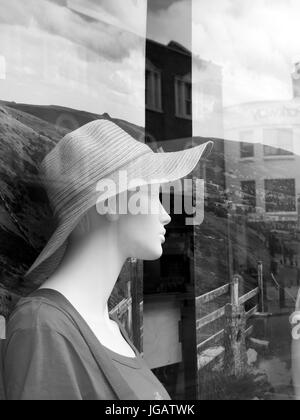 Manikin window display, River Island ladies and men clothing retailer, company founded in 1948 Stock Photo