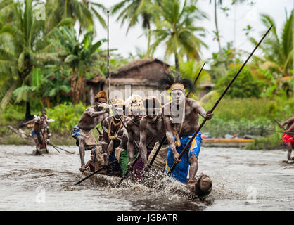 INDONESIA, IRIAN JAYA, ASMAT PROVINCE, JOW VILLAGE - JUNE 12: Warriors Asmat tribe are use traditional canoe. Stock Photo