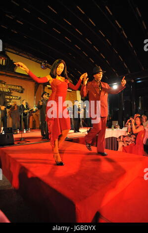 Salsa band and dancers at the1930 salon hotel National in Old Havana Stock Photo