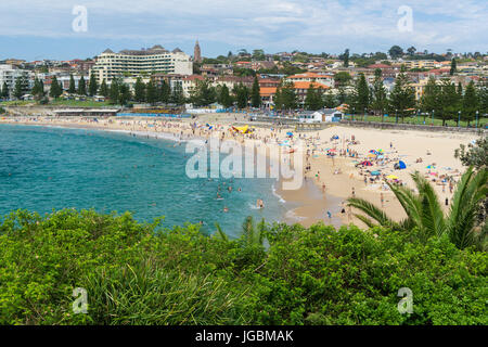 Coogee Beach, see from the north on a busy weekend Stock Photo