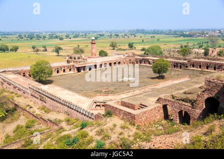 Hiran Minar and caravanserai, Fatehpur Sikri, India Stock Photo