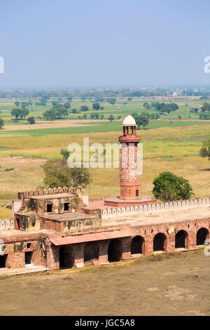 Hiran Minar and caravanserai, Fatehpur Sikri, India Stock Photo