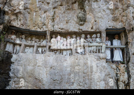 Torajan cliff burial effigy figures (tau tau) Tana Toraja, Sulawesi Indonesia Stock Photo