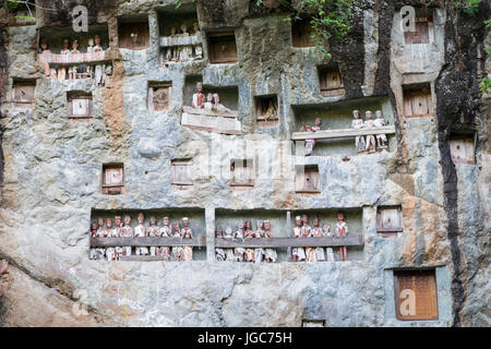 Torajan cliff burial effigy figures (tau tau) Tana Toraja, Sulawesi Indonesia Stock Photo