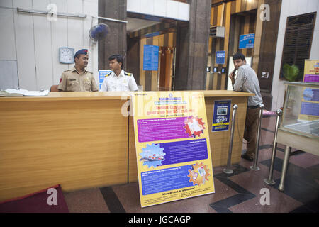 Mumbai, Maharashtra, India. 1st July, 2017. 1 July 2017 : Mumbai - INDIA.A GST poster educating the Public about GST roll out is put up at the Government New Custom House at Mumbai.The new GST tax, designed to replace India's labyrinth of various levies found across the country's states with a uniform system and unite India into a single market, was launched by the country's prime minister Narendra Modi in a special session of parliament in New Delhi at the stroke of midnight 30 June 2017. Credit: Subhash Sharma/ZUMA Wire/Alamy Live News Stock Photo