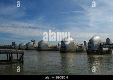 London: 5th July 2017. Blue sky over the Thames barrier. A hot day in London with tempertures expected to reach 29 degrees celsius. Credit: claire doherty/Alamy Live News Stock Photo