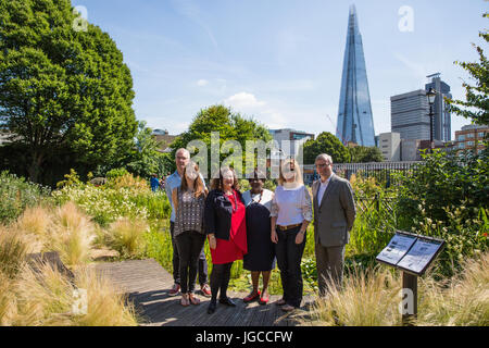 London, UK. 5th July, 2017. The London Assembly Environment Committee launches its report 'Park life: ensuring green spaces remain a hit with Londoners’ at Red Cross Garden, an historic and award-winning park restored to its original Victorian design. L-R: Paul Ely (Director, Bankside Open Spaces Trust), Mary O’Connell (Community Parks Coordinator, Bankside Open Spaces Trust), Leonie Cooper AM (Chair, London Assembly Environment Committee), Jennette Arnold AM OBE, Megan Greenwood (local resident and volunteer) and Joseph Bonner (trustee). Credit: Mark Kerrison/Alamy Live News Stock Photo