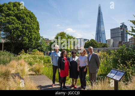 London, UK. 5th July, 2017. The London Assembly Environment Committee launches its report 'Park life: ensuring green spaces remain a hit with Londoners’ at Red Cross Garden, an historic and award-winning park restored to its original Victorian design. L-R: Paul Ely (Director, Bankside Open Spaces Trust), Leonie Cooper AM (Chair, London Assembly Environment Committee), Jennette Arnold AM OBE, Megan Greenwood (local resident and volunteer) and Joseph Bonner (trustee). Credit: Mark Kerrison/Alamy Live News Stock Photo