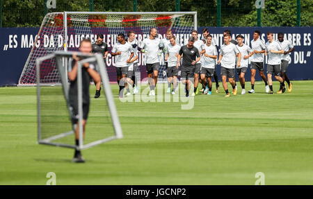 Leipzig, Germany. 6th July, 2017. The team of Bundesliga soccer club RB Leipzig warms up during the first training session at the RB training center in Leipzig, Germany, 6 July 2017. Photo: Jan Woitas/dpa-Zentralbild/dpa/Alamy Live News Stock Photo