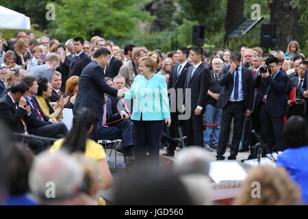 Berlin, Germany. 05th July, 2017. Chancellor Merkel and Chinese President Xi Jinpingi visit the Panda Bears Meng Meng and Jiao Qing at the new Panda Garden at the Zoological Garden in Berlin. Credit: Simone Kuhlmey/Pacific Press/Alamy Live News Stock Photo