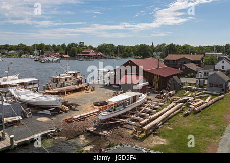 St. Michaels, Maryland - The boatyard at the Chesapeake Bay Maritime Museum. The museum includes a working boatyard, an 1879 lighthouse, and exhibits  Stock Photo