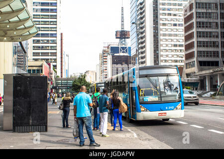 Bus stop on exclusive busway on Avenida Professor Francisco Morato