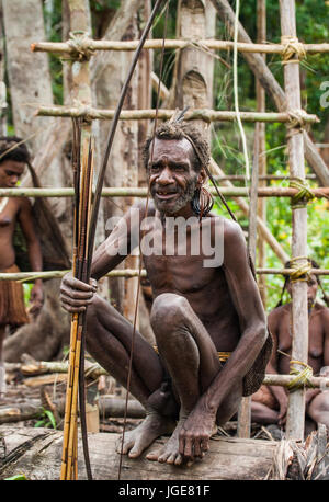 INDONESIA, ONNI VILLAGE, NEW GUINEA - JUNE 24: Man Korowai tribe. Tribe of Korowai (Kombai , Kolufo). Stock Photo